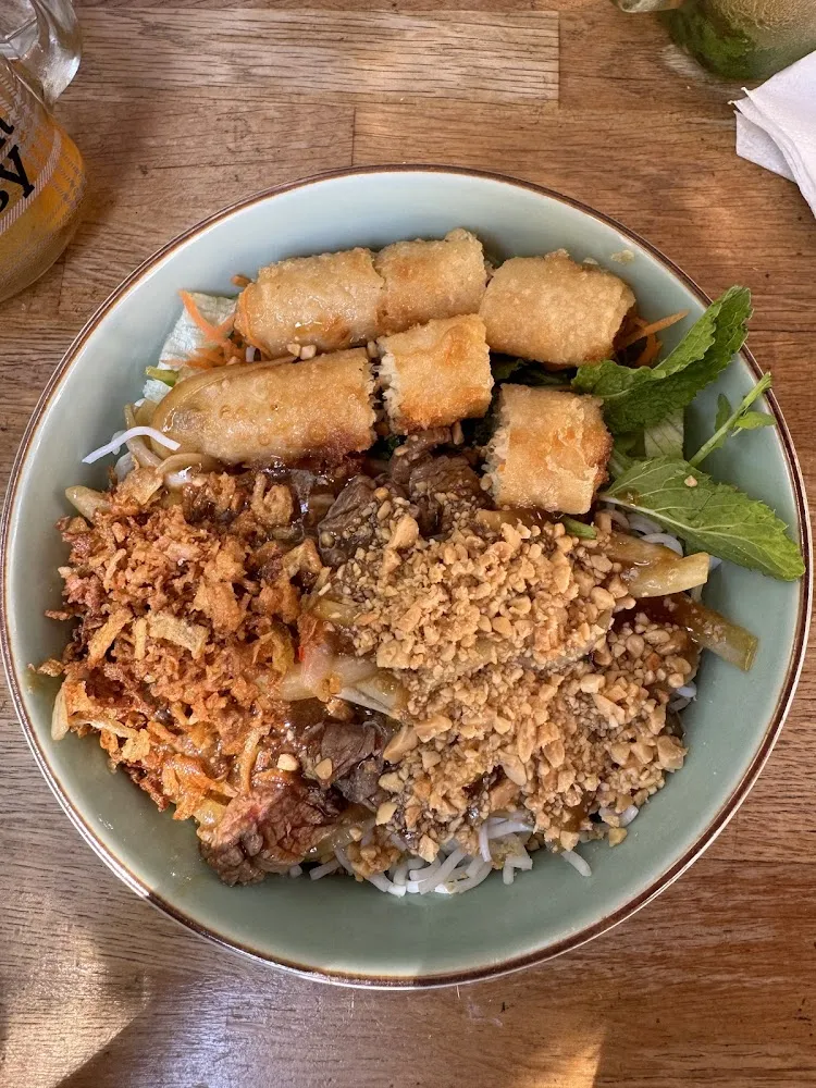 Bobun Boeuf Oignons Vermicelles de Riz Crudités Cacahuètes